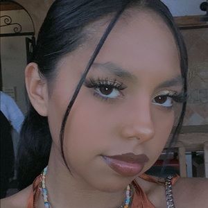 Meet your Posher, Valeria